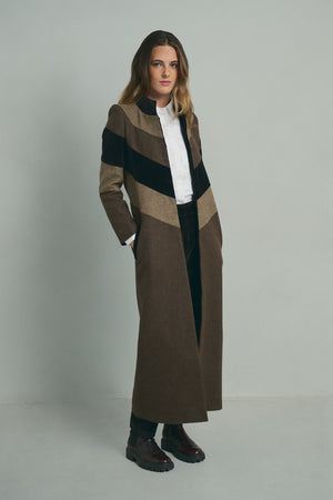 BROWN TRICOLOR COAT