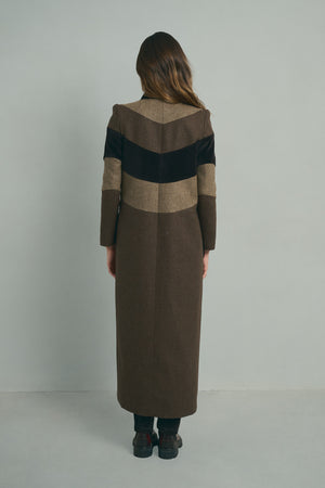 BROWN TRICOLOR COAT