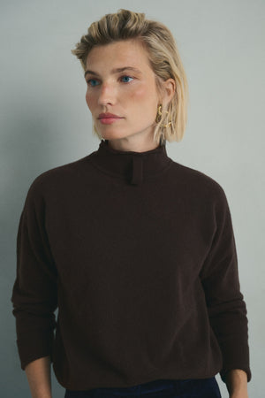 BROWN CAMBRIDGE SWEATER