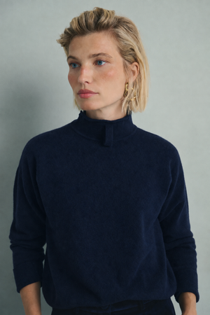 NAVY CAMBRIDGE SWEATER